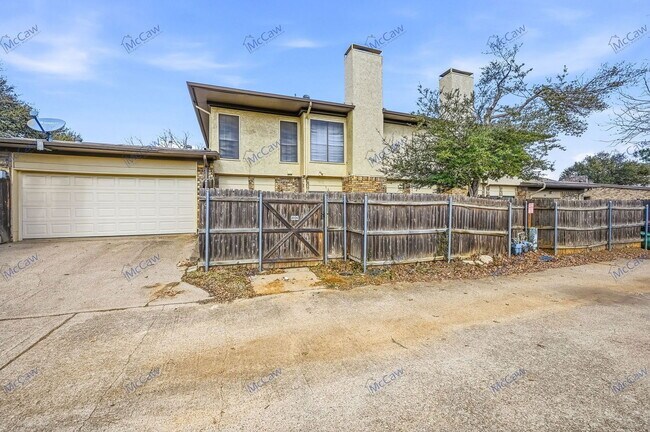 Foto del edificio - 2024 Heather Brook Dr