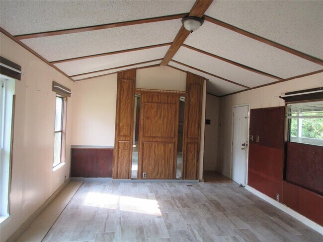 Foto del edificio - 25862 Clark Rd