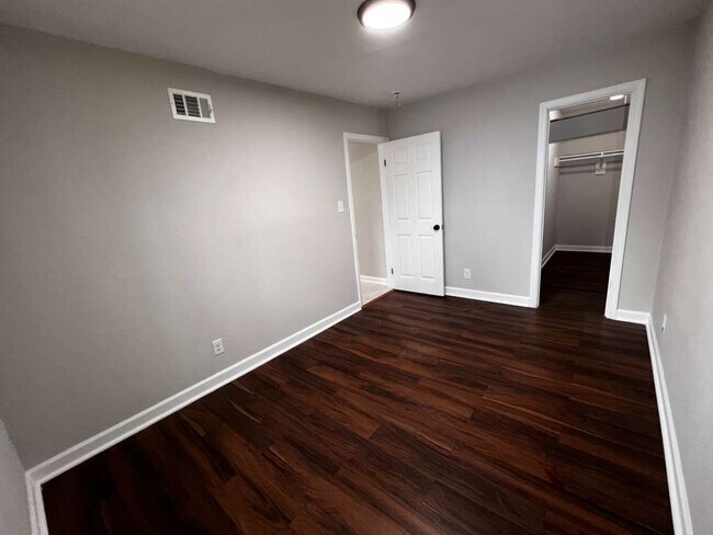 Foto del edificio - 3927 Dearborn St