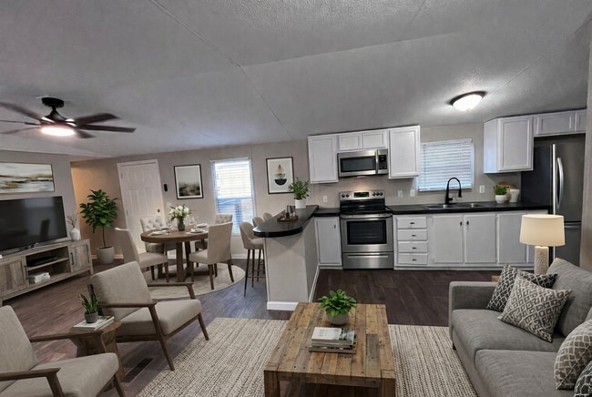 Building Photo - 215 Comanche Trail