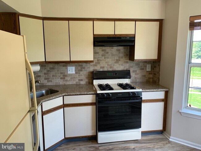 Building Photo - 507 Hopkins Ct