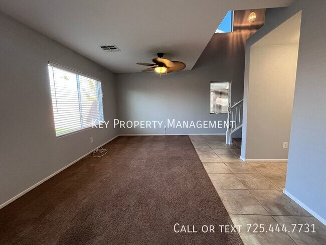 Foto del edificio - GORGEOUS 3 BED 2.5 BATH 2 STORY HOME IN HE...