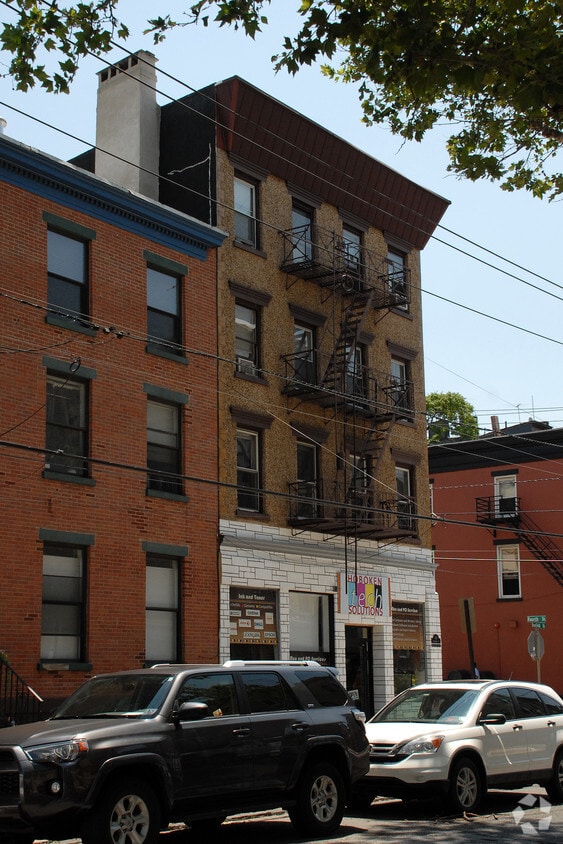 Building Photo - 401 Bloomfield St