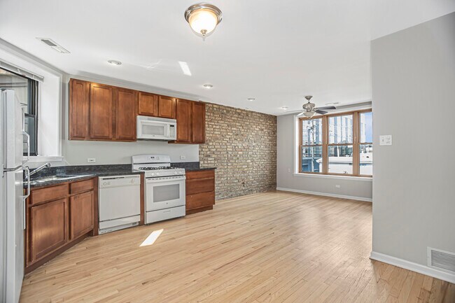 Foto del edificio - 2361 N California Ave
