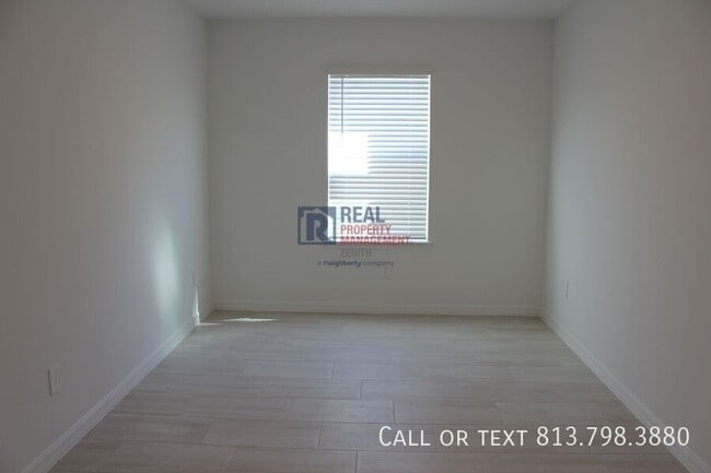 Foto del edificio - 1716 Tropical Oasis Ave