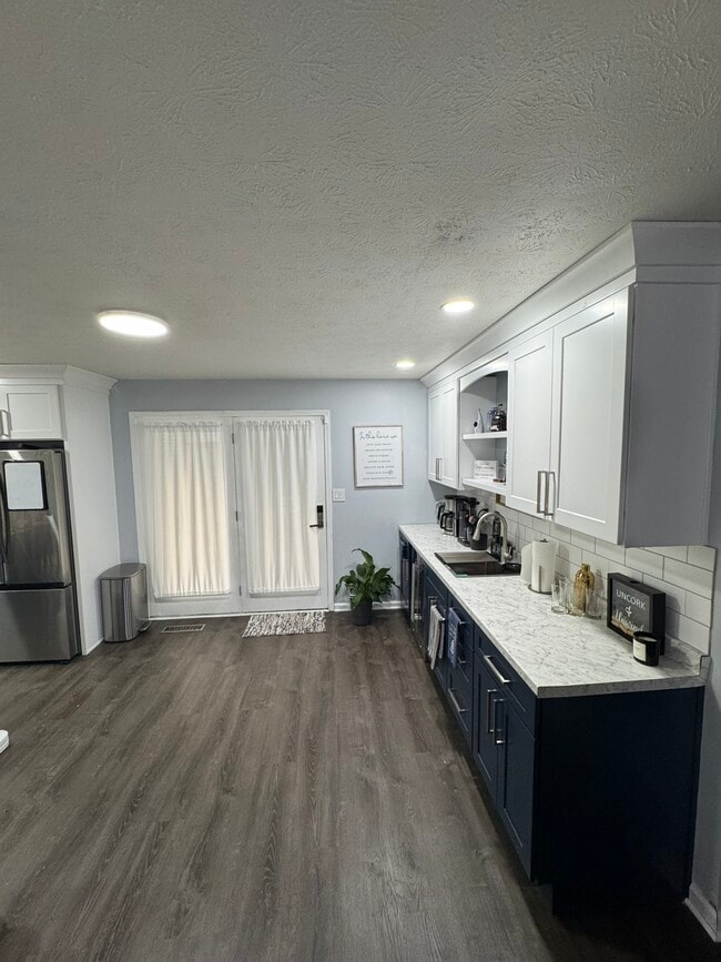 Building Photo - 301 Eagle Dr