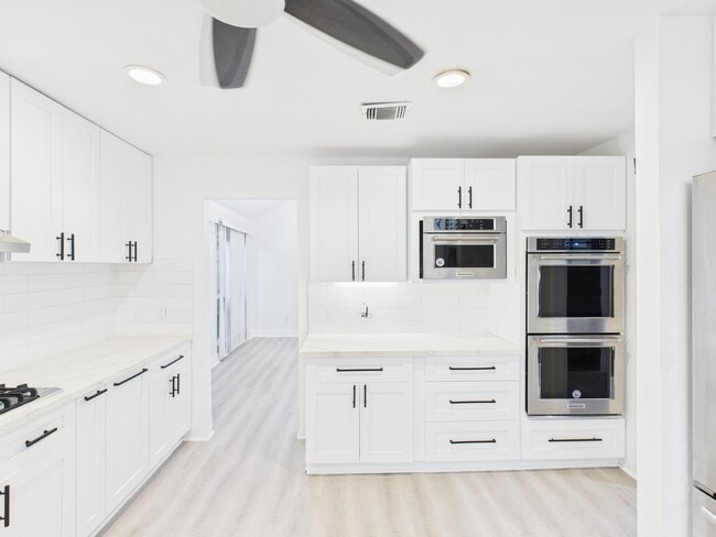 Building Photo - 7610 Hopewell Ln