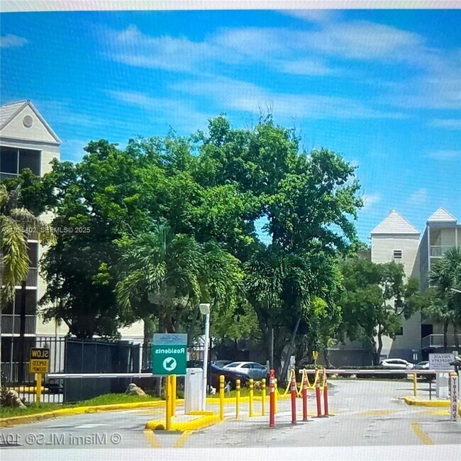 Foto del edificio - 8120 Geneva Ct