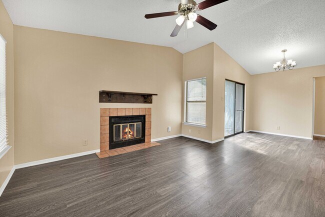 Building Photo - Cozy rental home in NW side of San Antonio...