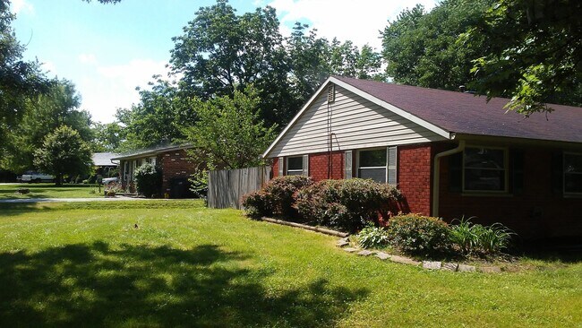 Foto del edificio - MASON,OHIO - 3 BED, 1  BATH, FAMILY ROOM  $1600  1st month rent free