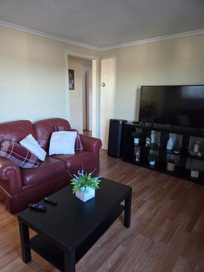 Foto del edificio - 413 Paderewski Ave