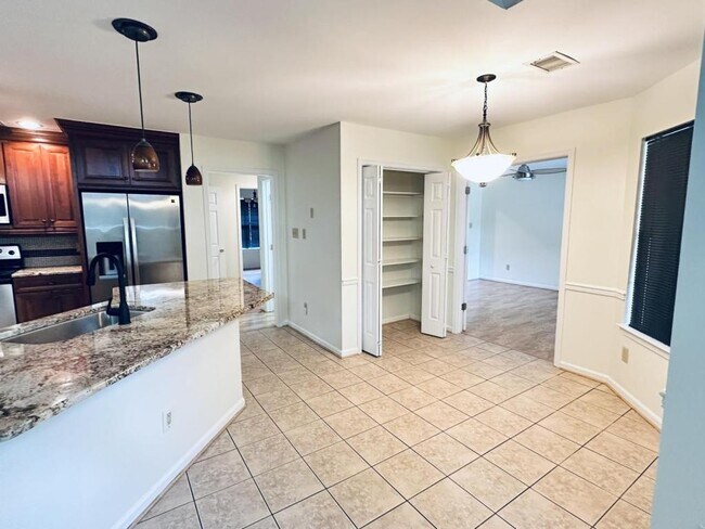 Foto del edificio - 3249 Fayette Dr