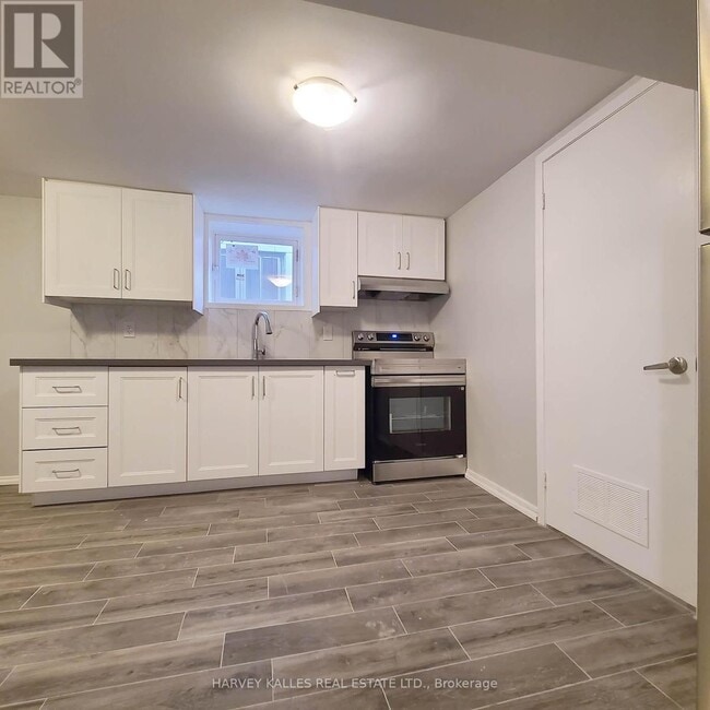 Building Photo - 114 Empress Ave