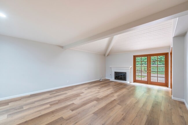 Building Photo - 26 Sausalito Cir E