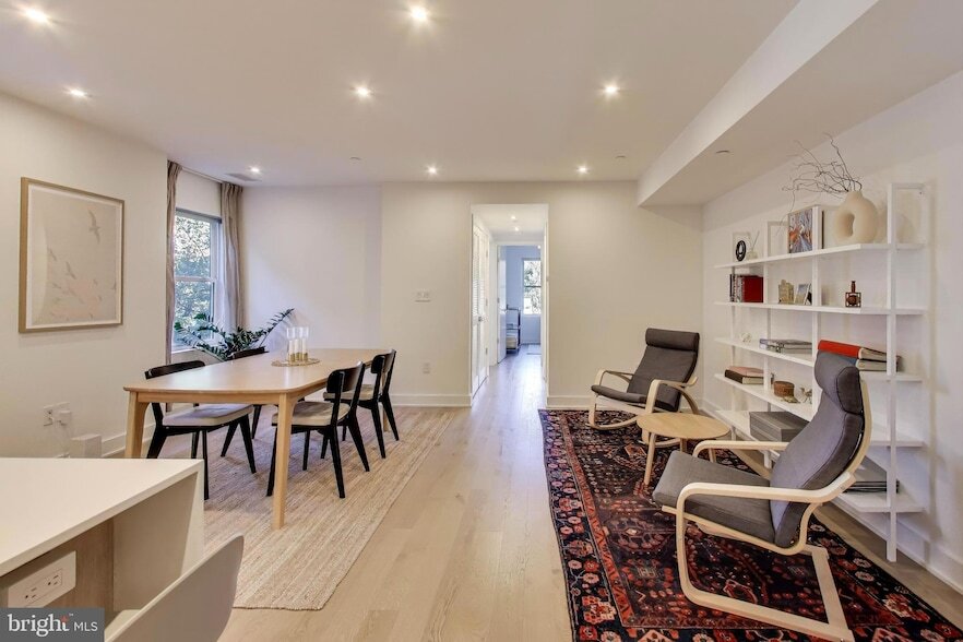 Foto principal - 4017 Davis Pl NW