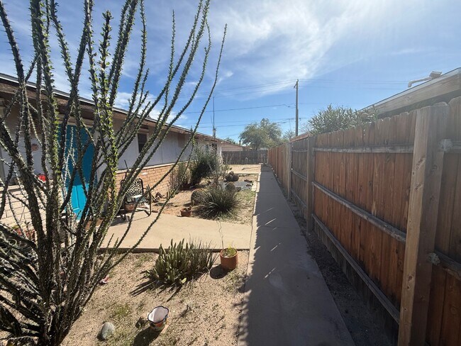 Foto del edificio - 2510 E Eastland St