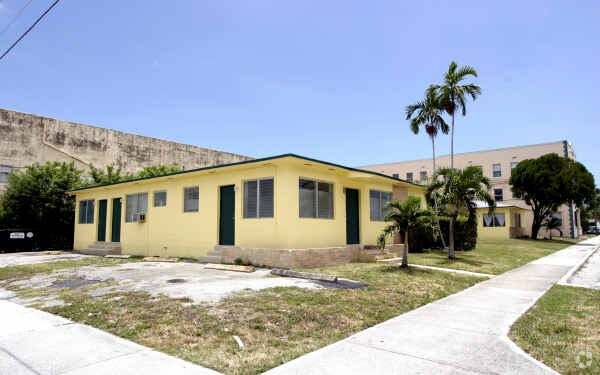 Foto del edificio - 401 SW 8th Ct
