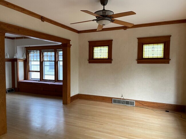 Foto del edificio - 2954 N Frederick Ave