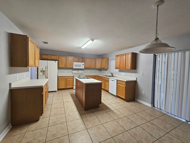 Foto del edificio - Remodeled 4/3.5 Two-story Home for Rent!