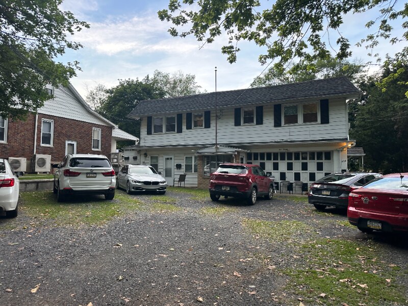 Primary Photo - 516 Oakwood St