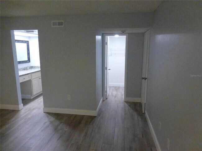 Building Photo - 110 Lakeside Dr