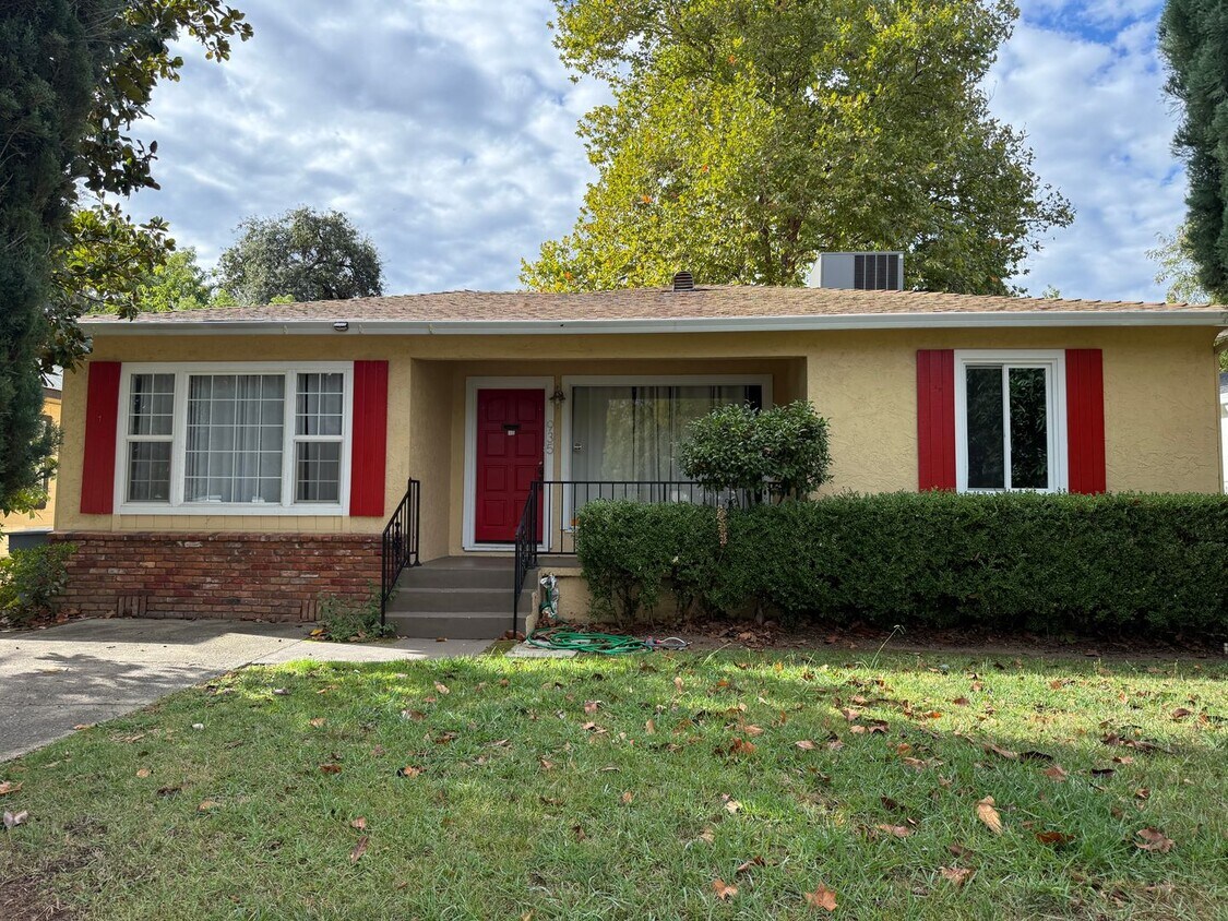 Foto principal - 3-bedroom, 2-bathroom home located in the desirable Garden Tract Subdivision