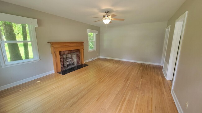 Building Photo - 103 Roberts Dr