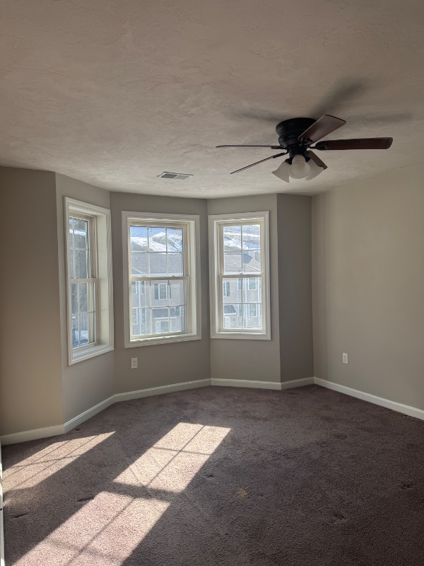 Building Photo - 15 Honeysuckle Rd