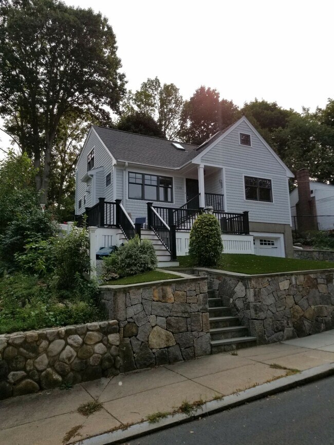 Building Photo - 112 Whitcomb Ave