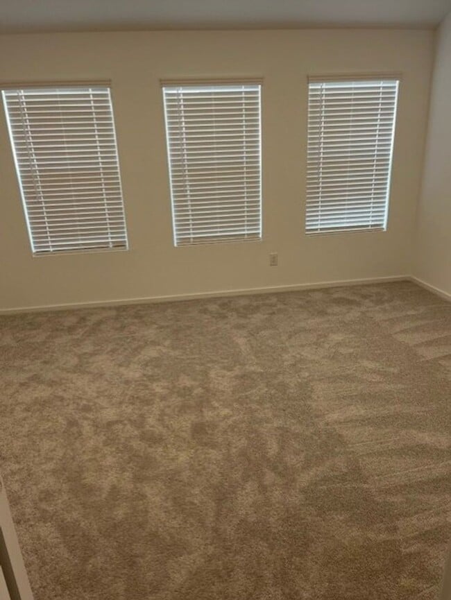 Building Photo - Charming 4BR Brand New House in League City