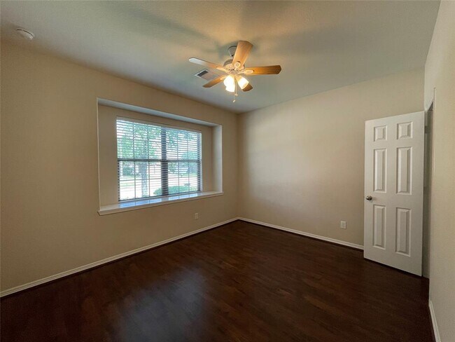 Building Photo - 4007 Misty Waters Ln