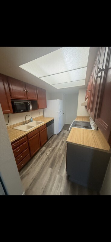 Foto del edificio - 615 E Carmel Dr