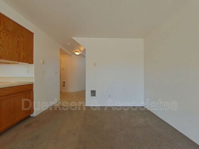 Building Photo - 2617 SW Pickford St