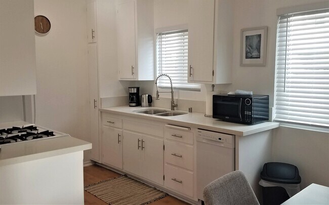 Kitchen - 21 S Venice Blvd