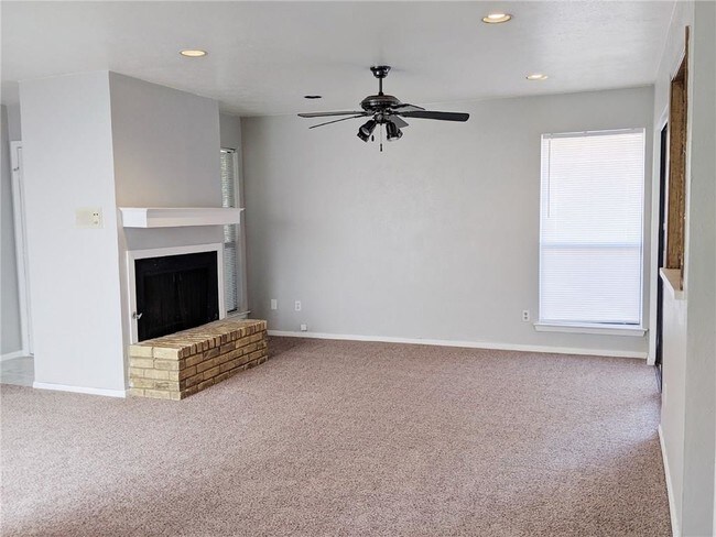 Foto del edificio - 3048 Modella Ave