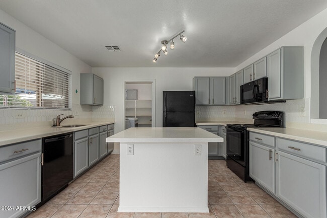 Building Photo - 10513 W Louise Dr