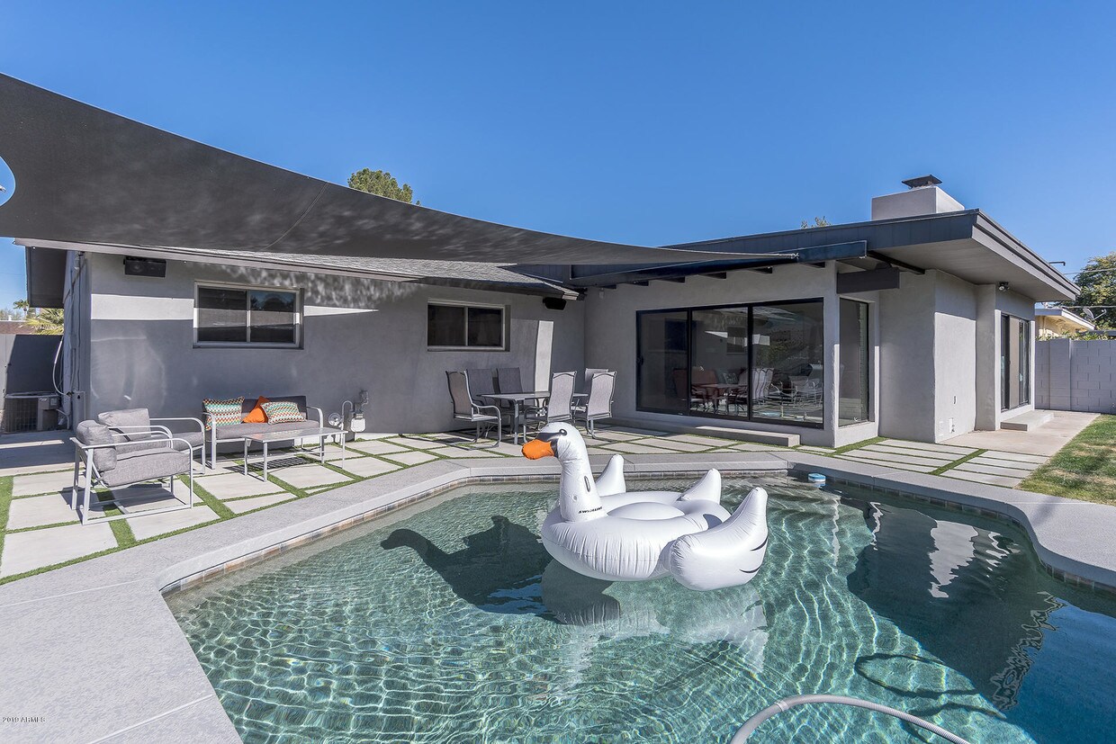 Foto principal - 8313 E Crestwood Way