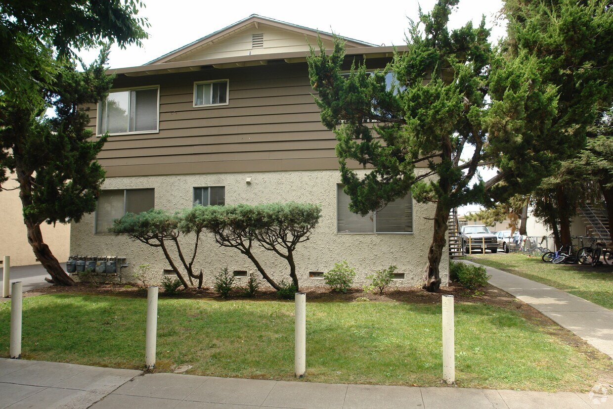 Building Photo - 5678 Hoffman Ct