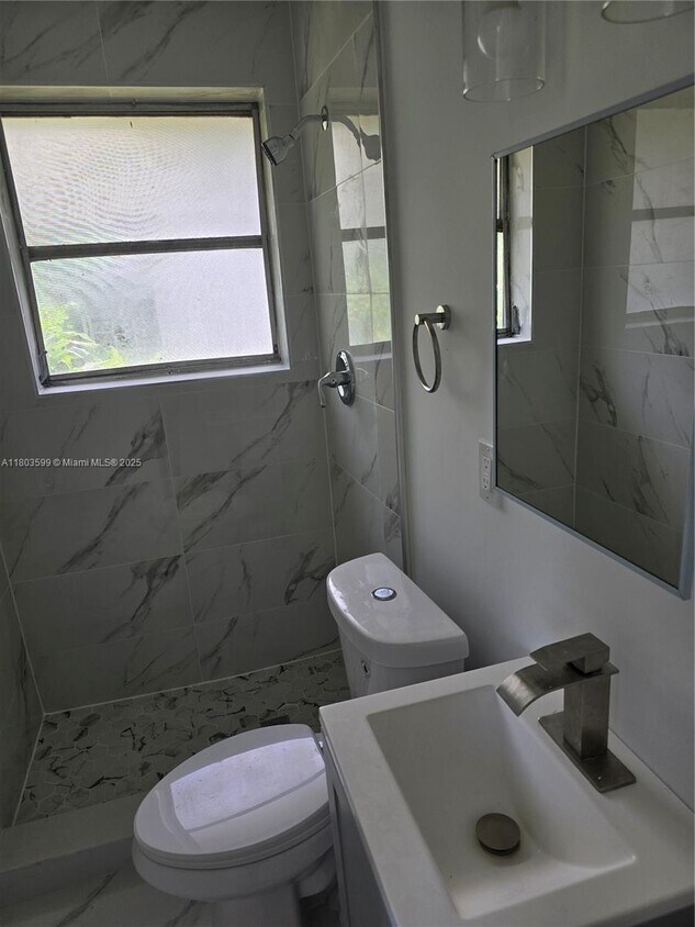 Foto del edificio - 2416 Sherman St