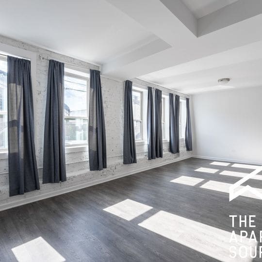 Building Photo - 932 W Dakin St