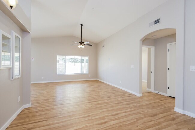 Foto del edificio - 7055 W Sanna St