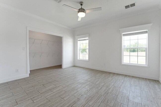 Foto del edificio - 3109 Walden Shores Blvd