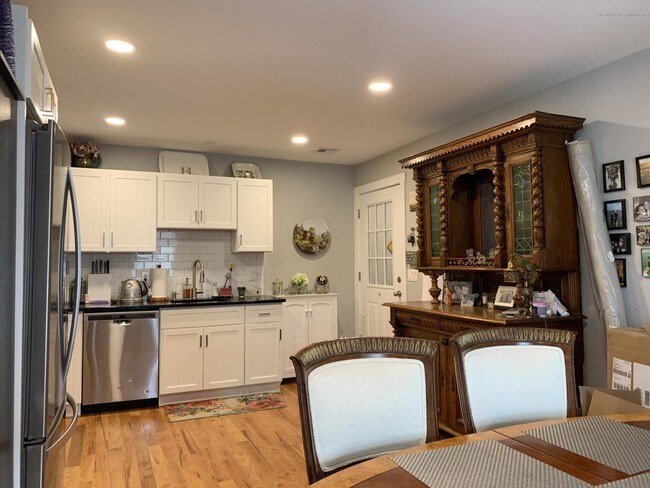 Building Photo - 517 Asbury Ave