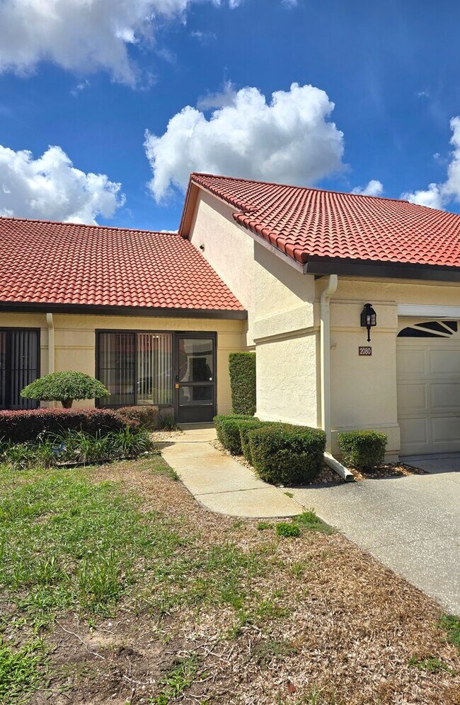 Building Photo - 2080 Forest Dr
