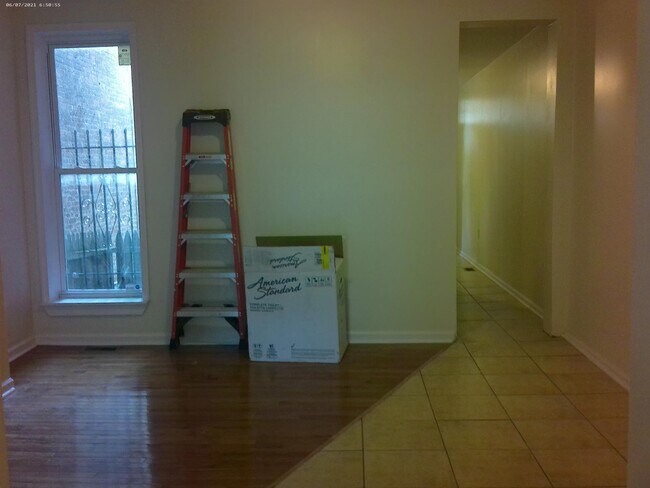 Building Photo - 2010 W Fayette St