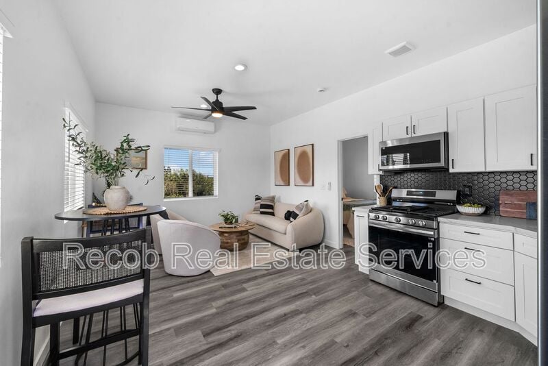 Primary Photo - 5106-5116 69th St