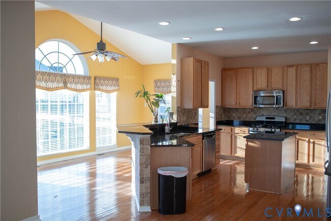 Foto del edificio - 2112 Lindsey Gabriel Dr