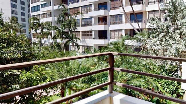 Foto del edificio - 600 Three Islands Boulevard