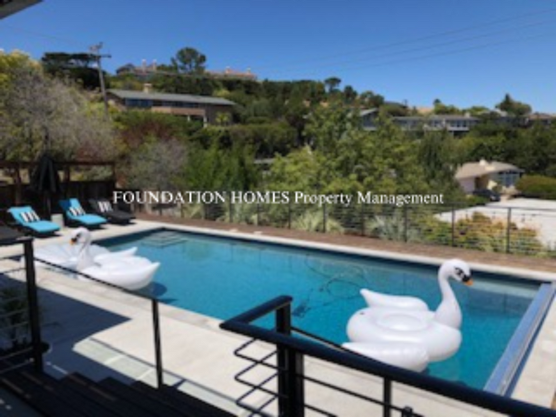 Primary Photo - Modern Contemporary home! - POOL - FIRE PI...