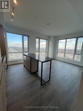 Building Photo - 7950-B-7950 Bathurst St
